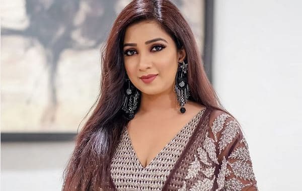 shreya ghoshal completes 19 years in bollywood સિંગર શ્રેયા ઘોષાલે બોલીવૂડમાં પૂરા કર્યા 19 વર્ષ, સંજય લીલા ભણસાલીનો માન્યો આભાર