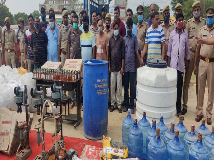 Police busted gang involve in illegal liquor in Bagpat, 8 arrested Bagpat Uttar Pradesh ann बागपत में नकली शराब बनाने वाले अन्तर्राज्यीय गिरोह का भंडाफोड़, 900 लीटर शराब समेत 8 गिरफ्तार