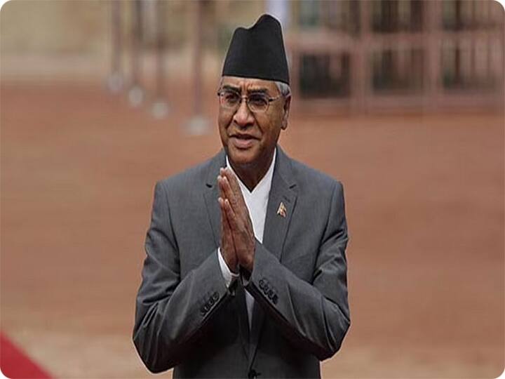 नेपाल के अगले प्रधानमंत्री नेपाल कांग्रेस के प्रमुख शेर बहादर देउबा होंगे. नेपाल के सुप्रीम कोर्ट ने एक महत्वपूर्ण आदेश देते हुए सोमवार को राष्ट्रपति विद्या देवी भंडारी को निर्देश दिया कि नेपाली कांग्रेस प्रमुख देउबा को मंगलवार तक प्रधानमंत्री नियुक्त किया जाए और पांच महीने में दूसरी बार प्रतिनिधि सभा को बहाल कर दिया जाएगा.