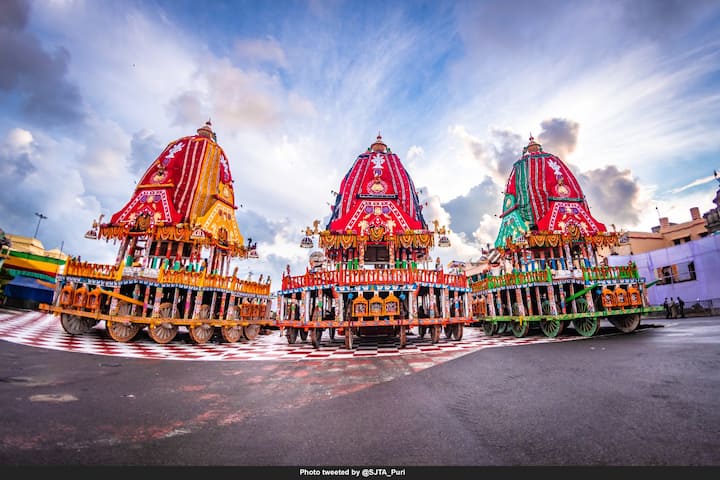 मागील वर्षी देखील कोरोनामुळं सर्व नियमांचं पालन करतच यात्रा काढण्यात आली होती.