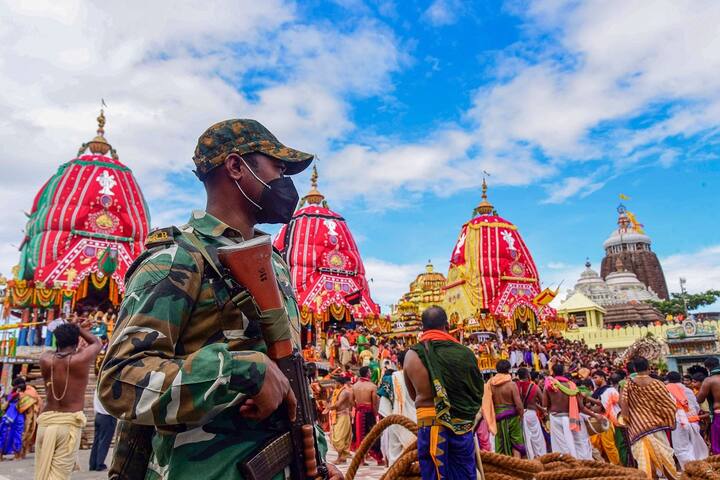 রথযাত্রা উপলক্ষে ছিল নিরাপত্তার কড়াকড়ি। প্রচুর সংখ্যক নিরাপত্তারক্ষী মোতায়েনের পাশাপাশি জারি ছিল কার্ফু।