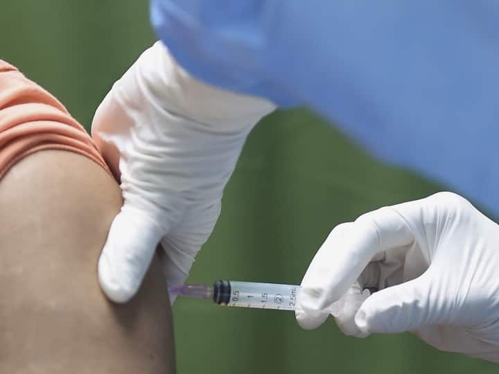 दिल्ली, राजस्थान, बंगाल और महाराष्ट्र ने की कोरोना वैक्सीन की कमी की शिकायत, जानें क्या कहते हैं केंद्र सरकार के आंकड़े?
