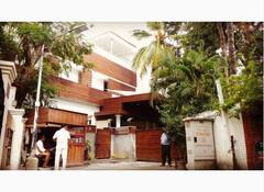 चेन्नई में 35 करोड़ के बंगले में रहते हैं Rajinikanth, देखें खूबसूरत घर के INSIDE PHOTOS