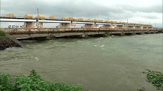 Nashik Water Crisis : नाशिककरांवर पाणीकपातीची टांगती तलवार, आजच्या बैठकीकडे नाशिकचं लक्ष