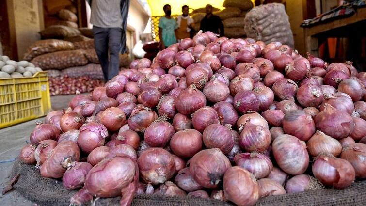 Onion price hike in Rajkot, now 50 rupees per KG onion ડુંગળીના ભાવ પહોંચ્યા આસમાને, છેલ્લા 15 દિવસમાં જ ભાવમાં 20થી 25 રૂપિયાનો વધારો