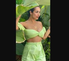 स्टाइलिश बूट्स से लेकर खूबसूरत पेंडेंट तक, देखिए Malaika Arora की खूबसूरती में चार चांद लगाती हैं कौन-कौन सी चीज़ें