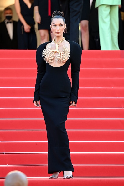 Bella Hadid Stuns With Incredible Gold-Dipped Lungs Look at Cannes Film  Festival 2021: Photo 4586560, 2021 Cannes Film Festival, Bella Hadid  Photos