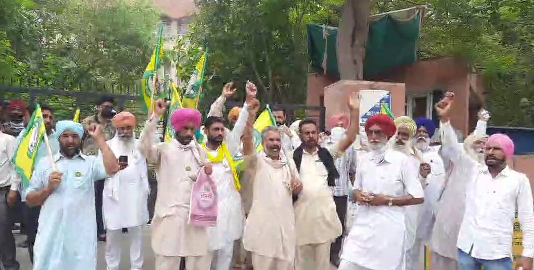 Farmers Protest against BJP Leaders on farm laws ਤੁਸੀਂ ਗੋਲੀਆਂ, ਪਾਣੀ ਦੀਆਂ ਬੁਛਾੜਾਂ, ਡਾਂਗਾਂ ਮਾਰ ਸਕਦੇ ਹੋ ਤਾਂ ਅਸੀਂ ਥੱਪੜ ਵੀ ਨਹੀਂ....ਕਿਸਾਨਾਂ ਨੇ ਬੀਜੇਪੀ ਤੋਂ ਪੁੱਛਿਆ