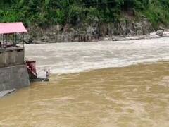 रुद्रप्रयाग में आफत बनकर बरस रही है बारिश, मंदाकिनी और अलकनंदा नदियों का बढ़ा जलस्तर