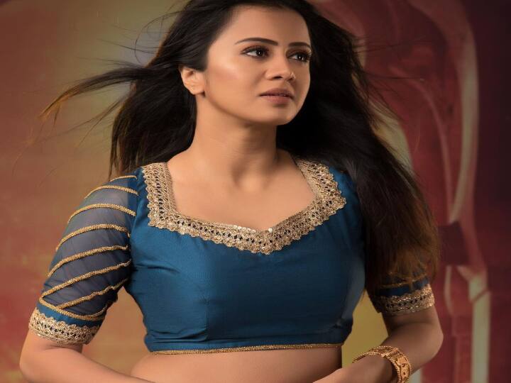மொத்தத்தில் என்னை நாடு உனது விழியோடு என்னை மறந்தேனே