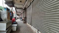 नेत्यांच्या आंदोलनातील गर्दी चालते, मग दुकानांवर निर्बंध का? 