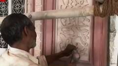 धर्म की बेड़ियों को तोड़ रोजी-रोटी के लिए मस्जिद की नक्काशी करते हैं मेरठ के धर्मवीर