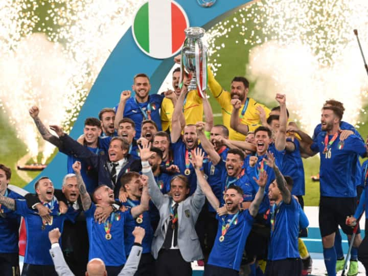 Blog by Vinay Lal Anyone but England Some Thoughts of an Indian on the Euro 2020 Final BLOG : इंग्लंड सोडून कुणीही; युरो 2020 वर एका भारतीयाच्या नजरेतून टाकलेला प्रकाश