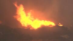 Delhi: टिकरी पीवीसी मार्केट में भयानक आग, 12 घंटे बाद भी आग पर काबू की कोशिशें जारी