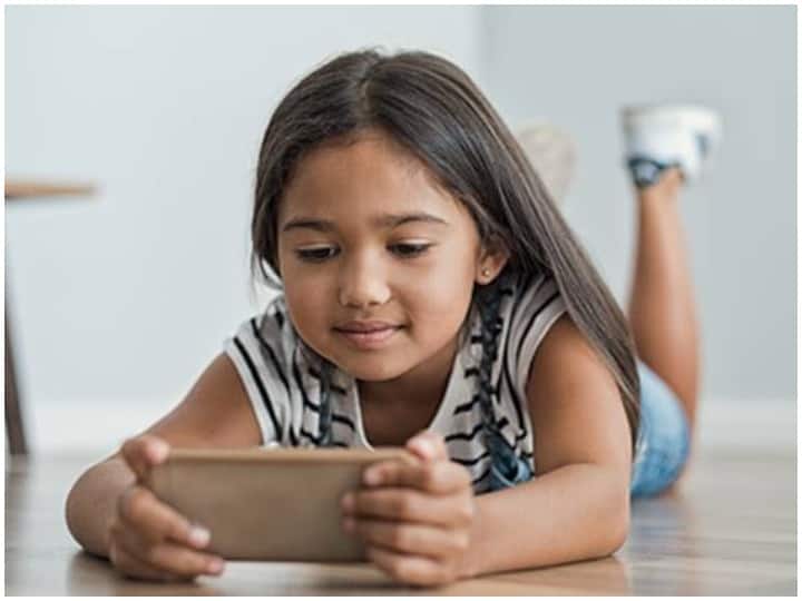 If your children also watch more mobile then use these tips अगर आपके बच्चे भी ज्यादा मोबाइल देखते हैं तो इन टिप्स का करें यूज