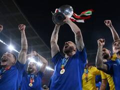 Euro Cup Final: ਯੂਰੋ ਕੱਪ 'ਚ ਇੰਗਲੈਂਡ ਦੀ ਹਾਰ ਤੋਂ ਬਾਅਦ ਗੁੱਸੇ 'ਚ ਆਏ ਪ੍ਰਸ਼ੰਸਕ ਬੱਸਾਂ ਦੀ ਛੱਤ 'ਤੇ ਚੜ੍ਹੇ, 49 ਗ੍ਰਿਫਤਾਰ