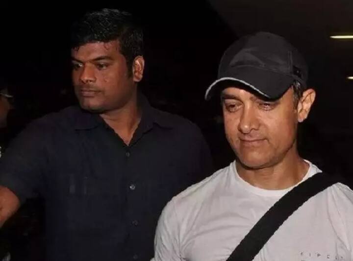 आमिर खान : एक्टर आमिर खान के बॉडीगार्ड का नाम युवराज घोरपड़े है. युवराज बॉडीगार्ड बनने से पहले छोटे-मोटे काम करके अपना गुज़ारा किया करते थे. मीडिया रिपोर्ट्स की मानें तो इसके बाद उन्होंने एक सिक्यूरिटी एजेंसी ज्वाइन की और देखते ही देखते वो आमिर खान के बॉडीगार्ड बन गए. मीडिया रिपोर्ट्स की मानें तो युवराज को आमिर खान सालाना 2 करोड़ रुपए देते हैं.