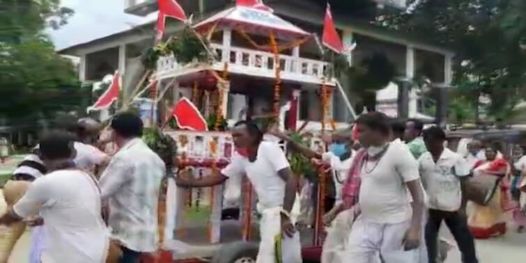 West Bengal North 24 pargana Thakurnagar following the Corona rules the rope of the chariot was pulled to Thakurnagar Thakurbari North 24 Pargana Corona rules: করোনা বিধি মেনে রথের দড়িতে টান পড়ল ঠাকুরনগর  ঠাকুরবাড়িতে