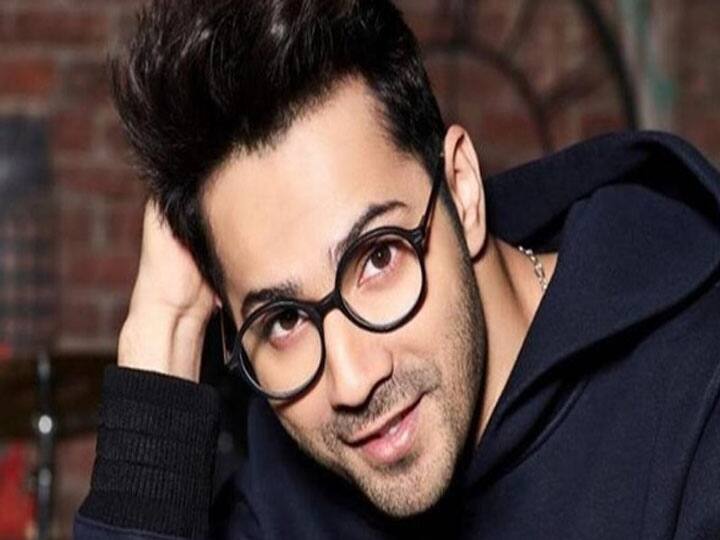 वरुण धवन की फिल्म अक्टूबर बॉक्स ऑफिस पर कुछ खास कमाल नहीं कर पाई, लेकिन उन्होंने फिल्म में जबरदस्त एक्टिंग की थी. फिल्म अक्टूबर में उन्होंने डैन का किरदार निभाया था. इस फिल्म में उनकी एक्टिंग को लोगों ने खूब सराहया था. लेकिन क्या आपको इस बात का पता है कि इस फिल्म में काम करने के लिए वरुण धवन ने डायरेक्टर शूजित सरकार को खुद से कॉल किया था और काम मांगा था.