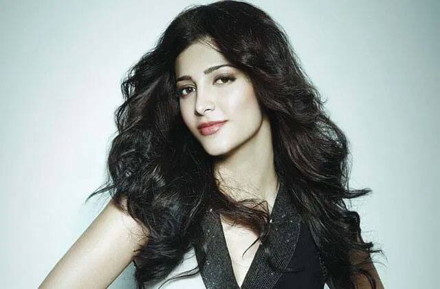 Shruti Haasan - 35 साल की हो चुकीं श्रुति हासन साउथ में तो जानी मानी एक्ट्रेस हैं ही लेकिन बॉलीवुड में भी उन्हें काफी पसंद किया जाता है. वो कई हिंदी भाषी फिल्मों में नजर आ चुकी हैं और लगातार फिल्मों में सक्रिय हैं. (फोटो - सोशल मीडिया)