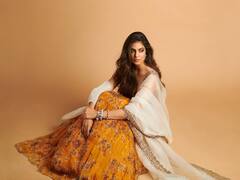 Actress Malavika Mohana pics  :  வெள்ளை நதியே உன்னுள் என்னை தினம் மூழ்கி ஆட விடு - மாளவிகா க்ளிக்ஸ்!