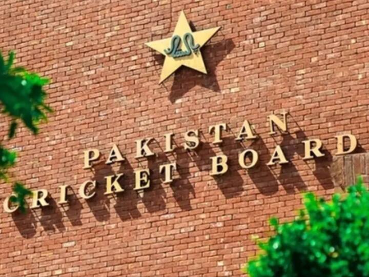 Pakistan all-rounder Imad Wasim dropped from central contract from Pakistan Cricket Board PCB से सेंट्रल कॉन्ट्रैक्ट नहीं मिलने पर भड़के पाकिस्तानी ऑलराउंडर, कही ये बात