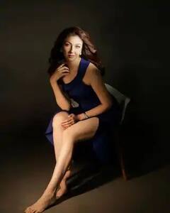 Saumya Tandon: નેવી બ્લૂ ડ્રેસમાં ગોરી મેમએ આપ્યા એકદમ હૉટ પૉઝ, લૂક અને સ્ટાઇલે લગાવી ફેન્સના દિલોમાં આગ....