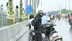 Delhi-NCR में तेज बारिश,मौसम सुहाना । बाढ़ से बिहार का हाल बेहाल