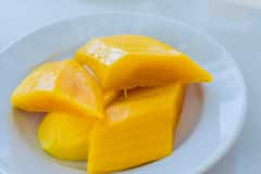 Mango Health Tips বেশিমাত্রায় আম খেলে হতে পারে এই সমস্যাগুলি