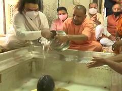 PM मोदी के दौरे से पहले काशी पहुंचे सीएम योगी, बाबा विश्वनाथ की पूजा की, तैयारियों का लिया जायजा