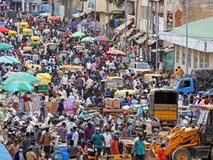 सरकार ने कहा- कोरोना की तीसरी लहर की बात लोगों के लिए मौसम का अपडेट, गंभीरता से नहीं ले रहे