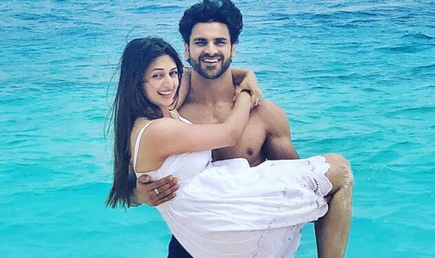 Divyanka Tripathi Vivek Dahiya: ऐसी थी दोनों की पहली मुलाकात, एक ग्रुप फोटो से शुरू हुई थी दोनों की लव स्टोरी