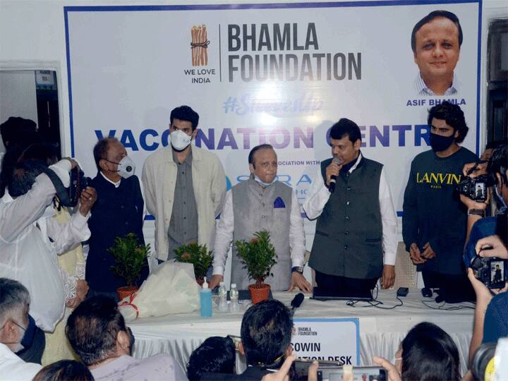 क्लीन-अप फाउंडेशन ने भामला फाउंडेशन के सहयोग से कचरा बीनने वालों के लिए वैक्सीनेशन मुहिम शुरू की है. इस मुहिम में बड़ी संख्या में वंचितों और युवाओं को टीका लगाया गया. बॉलीवुड एक्टर अर्जुन कपूर ने भी मुहिम को अपना सपोर्ट दिया है और लोगों से जल्द जल्द से टीका लगवाने की अपील की है.