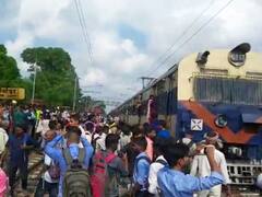 पटनाः लोकल ट्रेन बढ़ाने की मांग को लेकर यात्रियों ने किया हंगामा, अप और डाउन लाइन पर परिचालन ठप