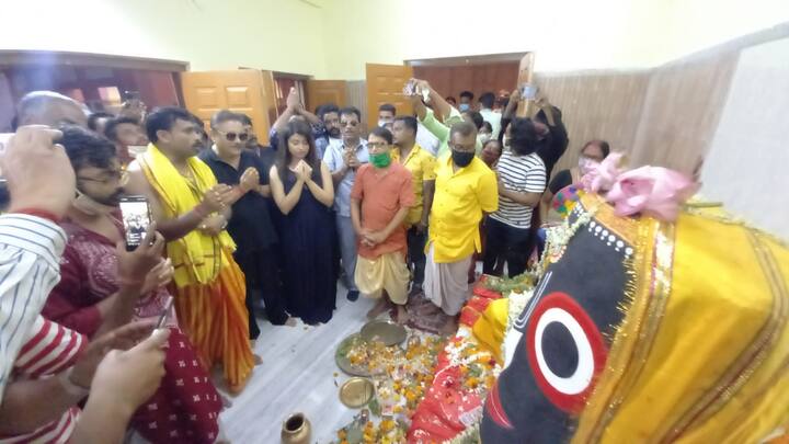 হুগলির মাহেশে জগন্নাথ দর্শন করে বিপত্তারিনী পুজো দিলেন কামারহাটির বিধায়ক মদন মিত্র।
