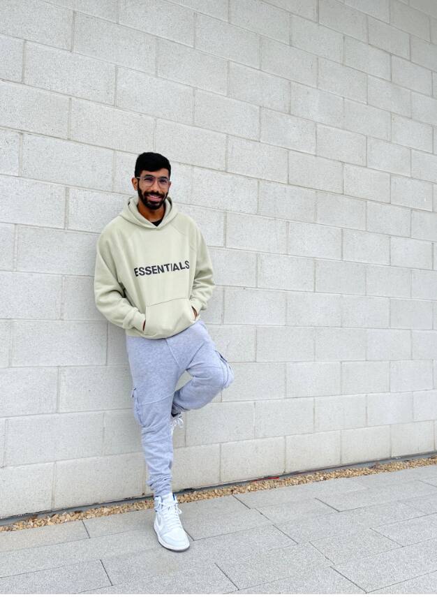 JASPRIT BUMRAH: IPL-2013 సీజన్ కోసం బుమ్రా తొలిసారి వేలంలోకి వచ్చాడు. అప్పుడు ముంబయి ఇండియన్స్ అతడికి రూ.10లక్షలు ఇచ్చి తీసుకుంది. ప్రస్తుతం బుమ్రా రూ.7కోట్లు తీసుకున్నాడు.
