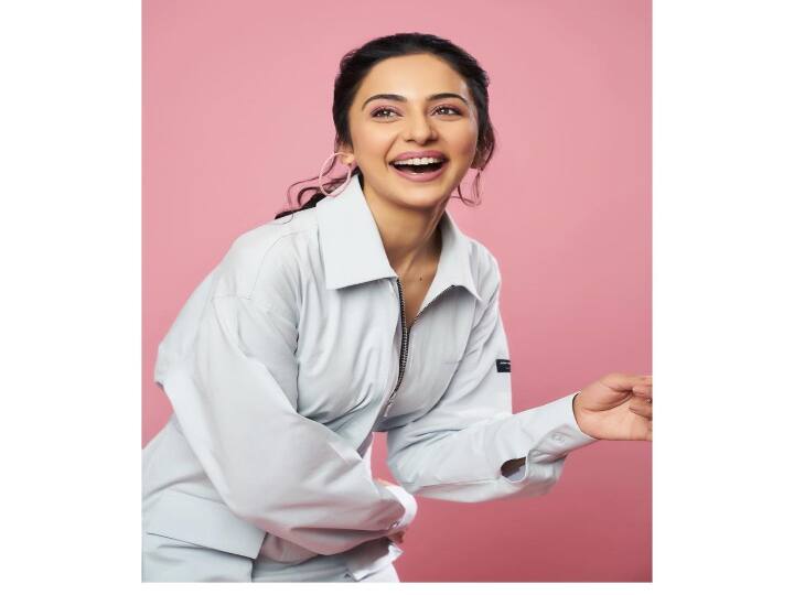 கன்னடா திரைப்படம் மூலம் சினிமா உலகில் அறிமுகம் ஆனார்