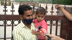 Tourists enjoy monsoon showers in Delhi