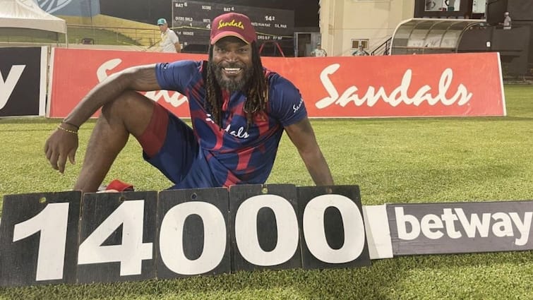 Chris Gayle in blistering form in BPL, fans unhappy as he will not play in IPL 2022 Chris Gayle: চার-ছক্কার ফুলঝুরিতে ম্যাচ জেতাচ্ছেন গেল, হাহুতাশ ভারতীয় ক্রিকেটপ্রেমীদের