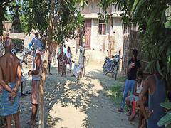 Bihar Crime: डकैती का विरोध करने पर अपराधियों ने गृहस्वामी को मारी गोली, गंभीर हालत में गोरखपुर रेफर