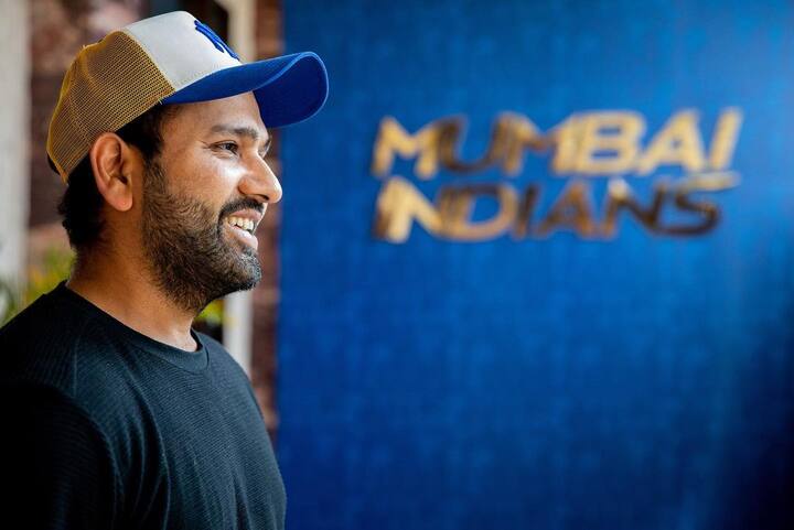 ROHIT SHARMA: IPL తొలి సీజన్లో హిట్ మ్యాన్ రోహిత్ శర్మకు దక్కన్ ఛార్జర్స్ రూ.3కోట్లు ఇచ్చింది. ఆ తర్వాత వేలంలో ముంబయి ఇండియన్స్ రోహిత్ను తీసుకుంది. ప్రస్తుతం రూ.15కోట్లు అందుకుంటున్నాడు.
