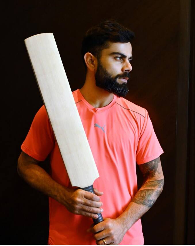 VIRAT KOHLI: IPL-2008 ప్రారంభ సీజన్‌లో విరాట్ కోహ్లీని రాయల్ ఛాలెంజర్స్ బెంగళూరు దక్కించుకుంది. అప్పుడు కేవలం రూ.12లక్షలకే కోహ్లీని RCB సొంతం చేసుకుంది. అలాంటిది ఇప్పుడు అంటే IPL-2021సీజన్‌కి గానూ కోహ్లీకి RCB రూ.17కోట్లు చెల్లిస్తోంది.