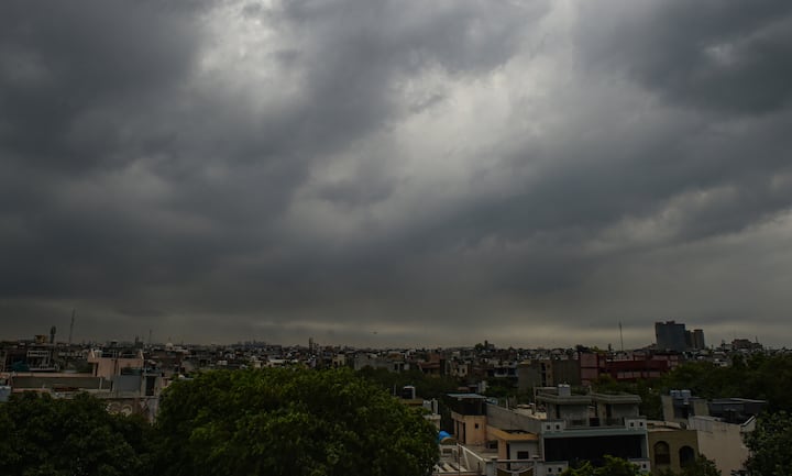 New Delhi that has been expecting rain for few days, finally got some respite on Tuesday morning. (Image Source: PTI)