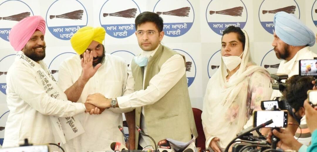 Congress leader Daljit Singh grewal joined AAP Today in Chandigarh ਕਾਂਗਰਸੀ ਲੀਡਰ ਨੇ ਫੜਿਆ 'ਆਪ' ਦਾ ਝਾੜੂ