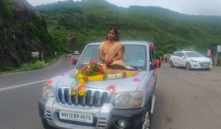 Case filed against a bride traveling on a Scorpio bonnet in pune स्कॉर्पिओच्या बोनेटवर बसून प्रवास महागात पडला; नववधूवर गुन्हा दाखल