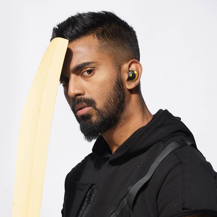 KL RAHUL:IPL-2013 సీజన్లో అడుగుపెట్టిన కేఎల్ రాహుల్ను RCB రూ.10లక్షలతో సొంతం చేసుకుంది. ప్రస్తుతం రాహుల్ రూ.11కోట్లు అందుకుంటున్నాడు.