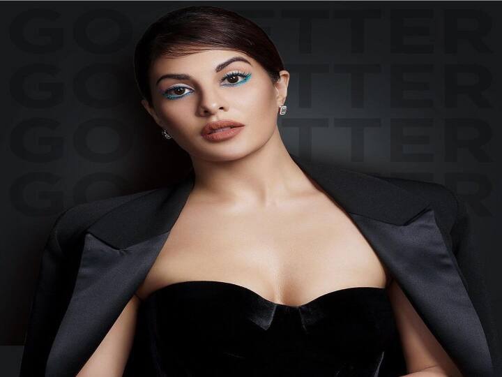 ஜாக்குலின் தந்தை, எல்ராய் இலங்கையை சேர்ந்தவர்.  தாயார், கிம் மலேசியாவைச் சேர்ந்தவர்.