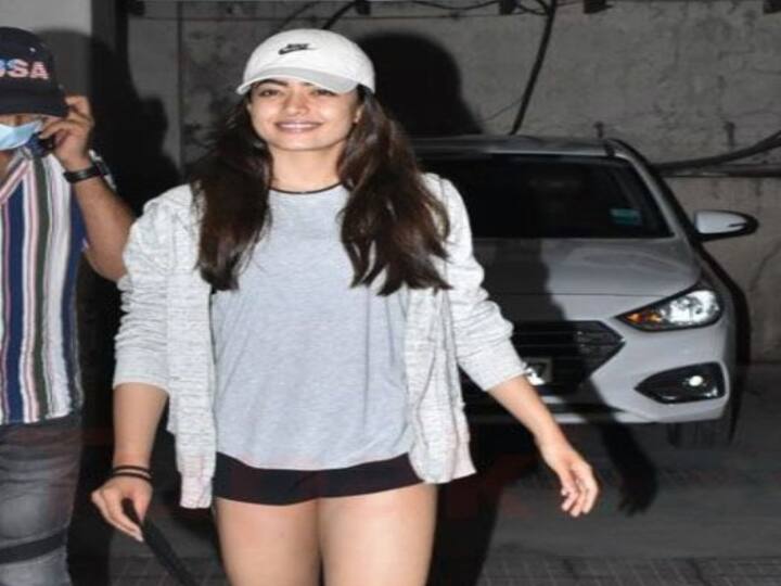 முதல்முறை பார்த்தேன் தலைகீழ் ஆனேன் மறுமுறை பார்த்தா அய்யய்யோ