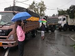 मसूरी में मुसीबत बनी लगातार हो रही बारिश, सड़क पर पेड़ गिरने से मार्ग हुआ बाधित