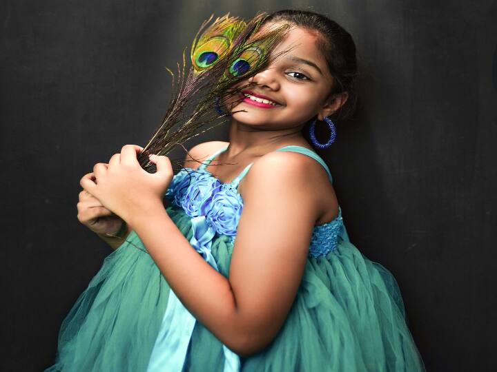 மலையாள திரைப்படமான மை சாண்டா திரைப்படத்தில் நடிகர் திலீப் உடன் நடித்தார்